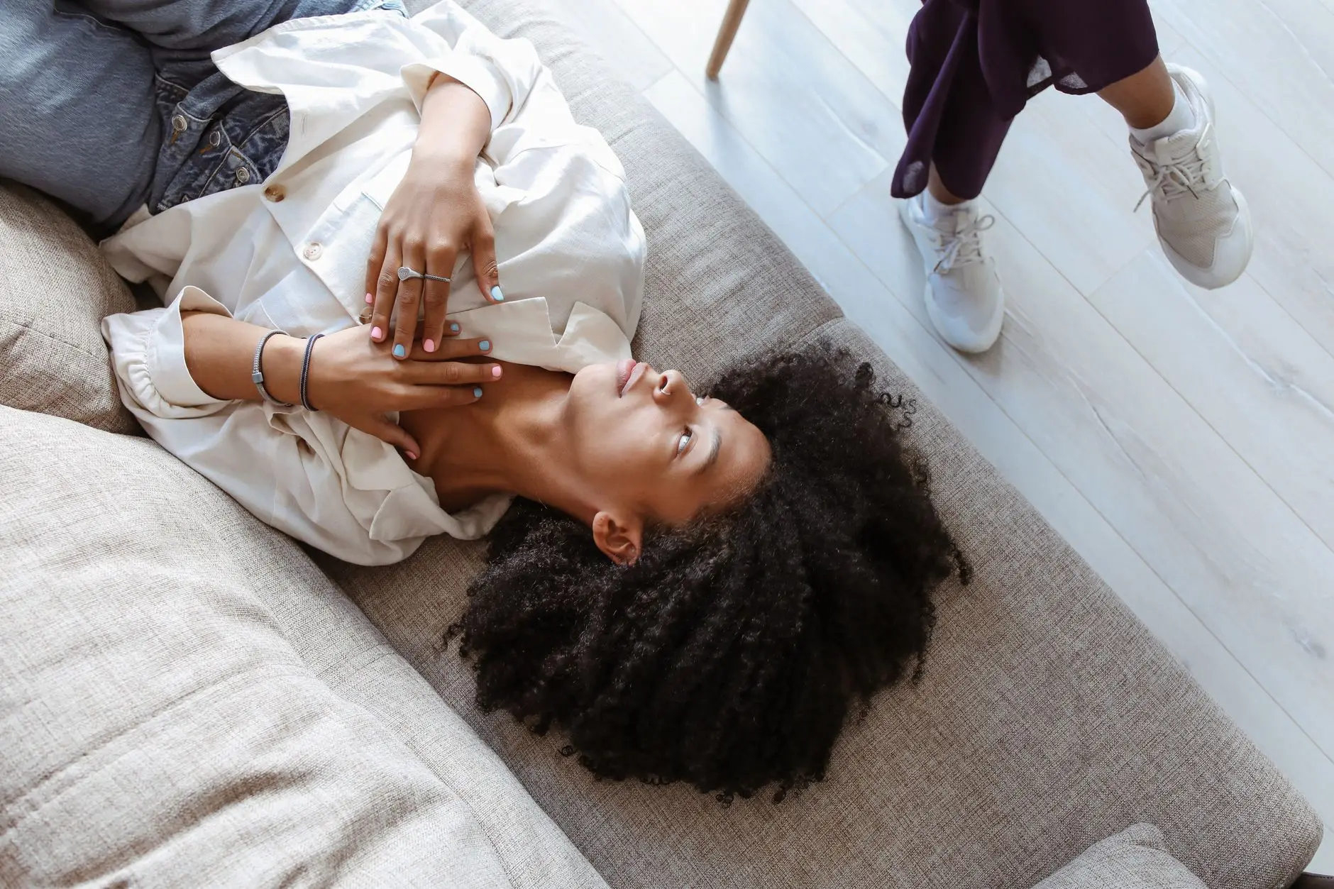 A calm, supportive psychiatric care session